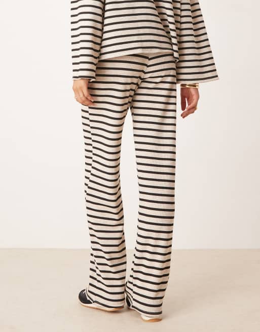 ASOS DESIGN - Flare-broek met wafelstructuur en zwart-witte strepen, deel van co-ord set, 4 van 5