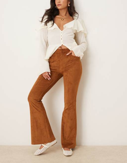ASOS DESIGN - Flare-broek van suedette in bruin