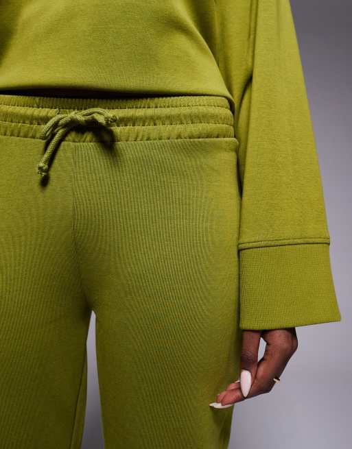 ASOS DESIGN - Flare-joggingbroek met interlocknaden in olijfgroen, deel van co-ord set, 3 van 5