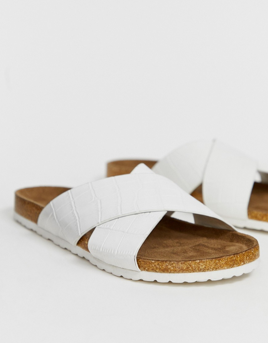 ASOS DESIGN - Flare slippers met gekruiste bandjes in krokodillenlook-Wit