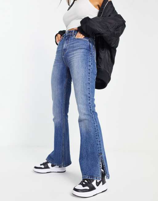 https://images.asos-media.com/products/asos-design-flared-jeans-in-dark-blue-with-split-hem/203929219-1-darkblue?$n_640w$&wid=513&fit=constrain