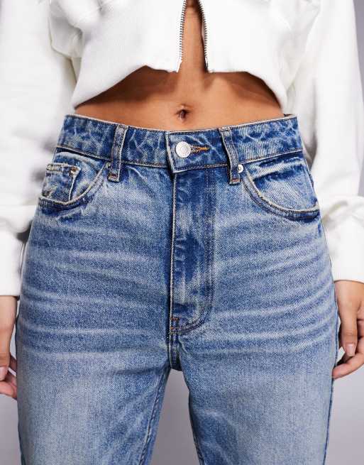 ASOS DESIGN - Flared jeans in jaren 90 stijl in mid-wash blauw, 4 van 5