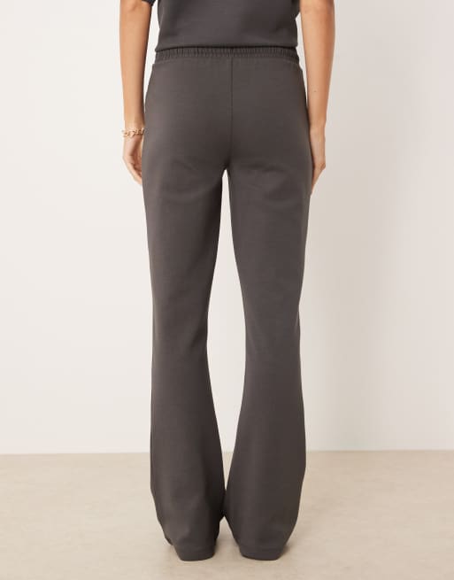 ASOS DESIGN - Flared joggingbroek met interlock-naden in antracietgrijs, deel van co-ord set, 3 van 5