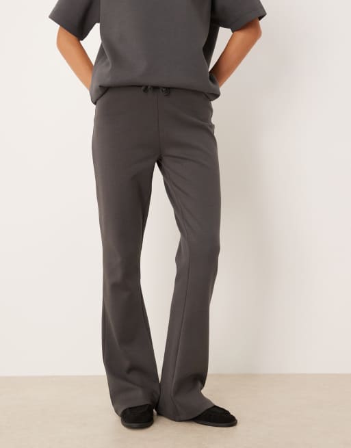 ASOS DESIGN - Flared joggingbroek met interlock-naden in antracietgrijs, deel van co-ord set, 5 van 5