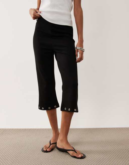 ASOS DESIGN flared legging capri broek met oogjesdetail in zwart, 2 van 5