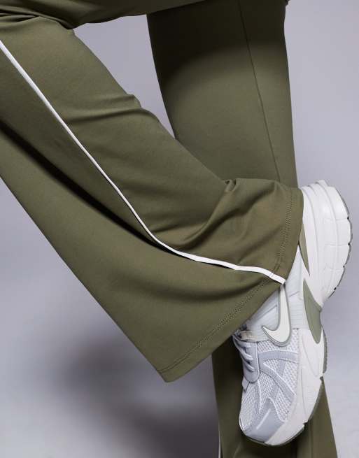 ASOS DESIGN - Flared legging in olijfgroen met contrasterende biezen, deel van co-ord set, 3 van 5