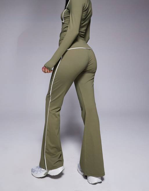 ASOS DESIGN - Flared legging in olijfgroen met contrasterende biezen, deel van co-ord set, 4 van 5