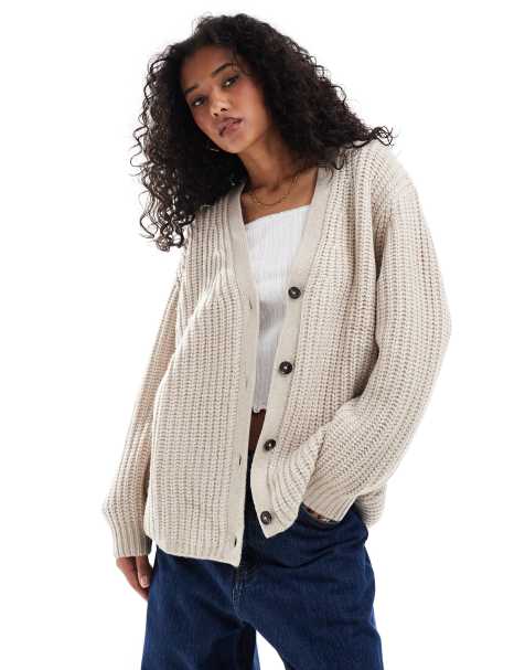 ASOS DESIGN – Flauschige gerippte Strickjacke in Hellbeige mit V-Ausschnitt - view 1