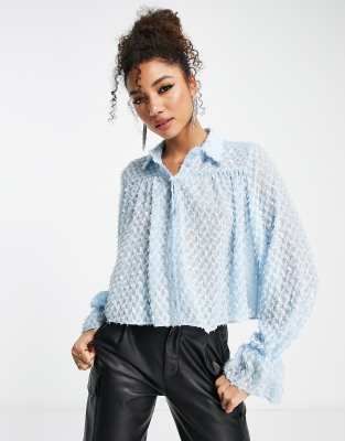 ASOS DESIGN - Flauschige, gesmokte Hemdbluse in Pastellblau-Bunt