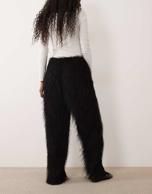 ASOS DESIGN flauschige Hose mit weitem Bein in Schwarz, 5 von 5