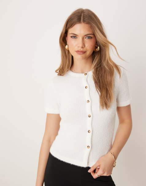 ASOS DESIGN – Flauschige kurzärmlige Strickjacke in Weiß mit Knopfleiste - view 1