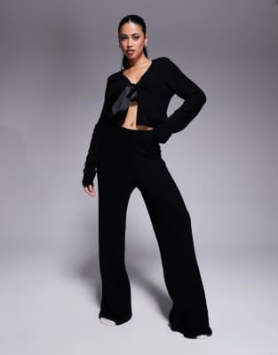 ASOS DESIGN - Flauschige Lounge-Hose in Schwarz mit weitem Bein