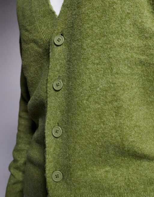 ASOS DESIGN – Flauschige Oversize-Strickjacke in Grün mit V-Ausschnitt, 5 von 5