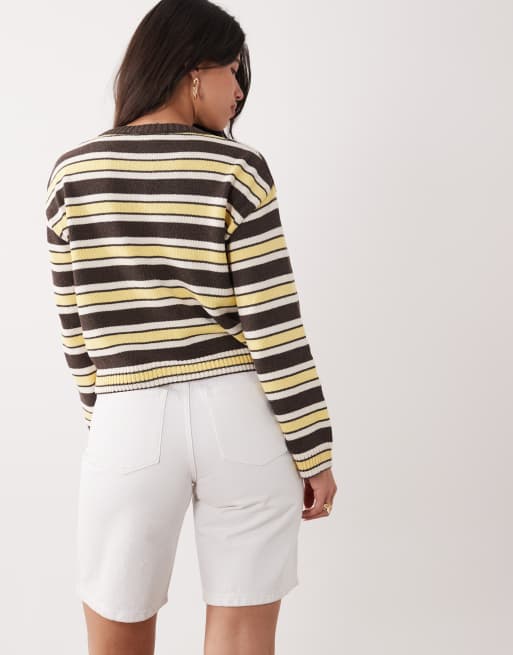 ASOS DESIGN – Flauschige Strickjacke in Buttermilchgelb und Braun mit kastigem Schnitt, 3 von 4