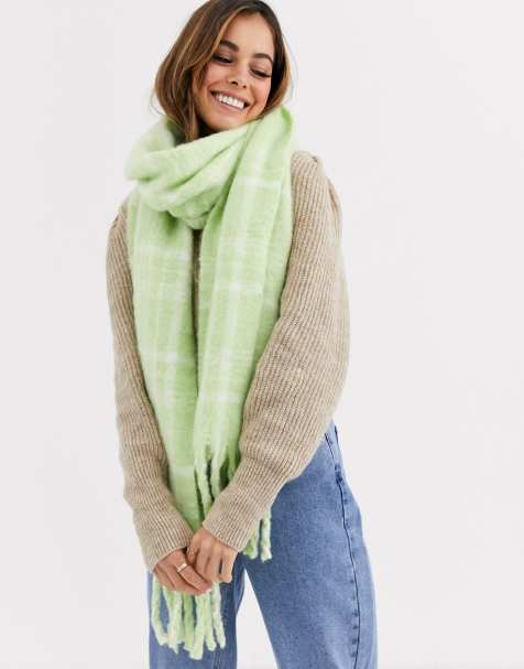 ASOS DESIGN – Flauschiger, karierter Schal in verwaschenem Grün