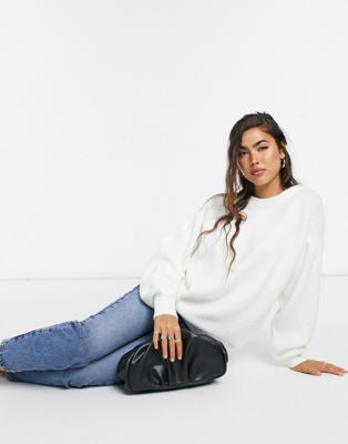ASOS DESIGN – Flauschiger Oversize-Pullover mit Rundhalsausschnitt-Weiß