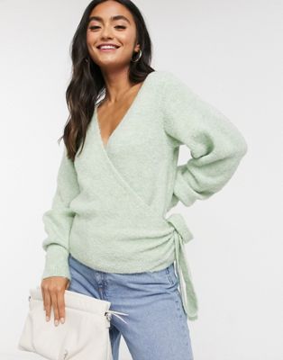 ASOS DESIGN – Flauschiger Pullover mit Wickeldesign in Blassgrün