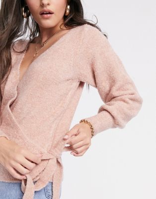 ASOS DESIGN – Flauschiger Pullover mit Wickeldetail in Rosa