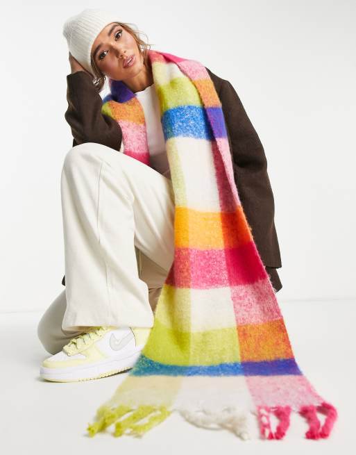 ASOS DESIGN – Flauschiger Schal mit Fransen in leuchtendem Karomuster 