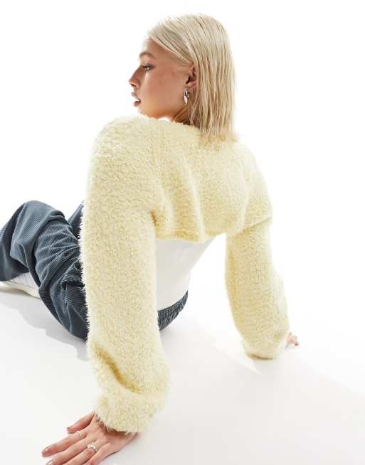 ASOS DESIGN – Flauschiger Strick-Bolero aus strukturiertem Garn in Buttergelb, 2 von 4