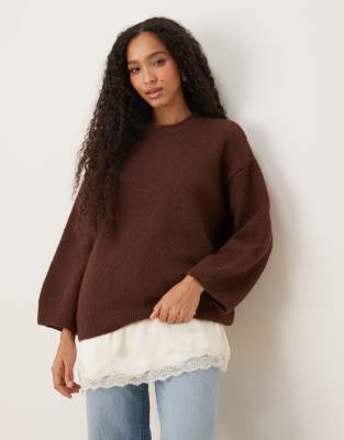 ASOS DESIGN - Flauschiger Strickpullover in Braun mit weiten Ärmeln und Wollanteil-Rot