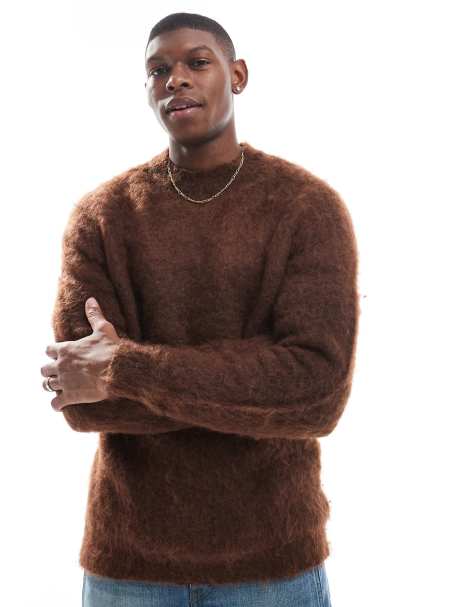ASOS DESIGN – Flauschiger Strickpullover in Braun - view 1