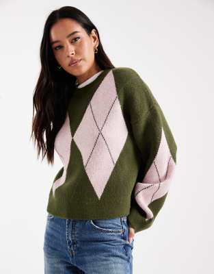 ASOS DESIGN - Flauschiger Strickpullover in Khaki mit Rautenmuster-Grün