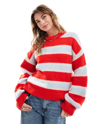 ASOS DESIGN - Flauschiger Strickpullover in Rot gestreift