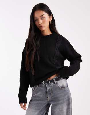 ASOS DESIGN - Flauschiger Strickpullover in Schwarz mit weiten Ärmeln und Spitze