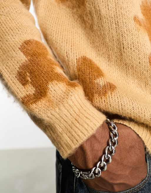 ASOS DESIGN – Flauschiger Weihnachtspullover aus Strick in Hellbraun mit Lebkuchenmannmuster, 3 von 4
