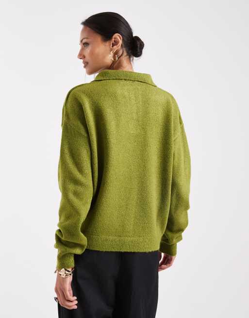ASOS DESIGN – Flauschiges Feinstrick-Oberteil in Olivgrün mit Polokragen, 4 von 4