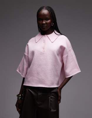 ASOS DESIGN - Flauschiges, figurbetontes Polohemd in Rosa