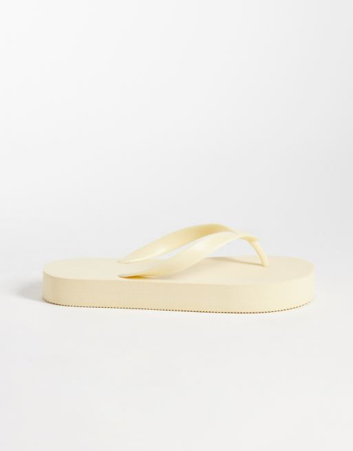 ASOS DESIGN Flavio flip flops in buttermilk, 2 of 4