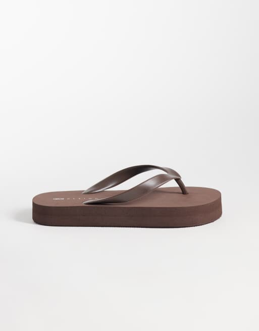 ASOS DESIGN - Flavio - Teenslippers in chocoladebruin, 2 van 4