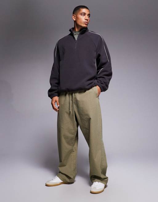 ASOS DESIGN – Fleece-Sweatshirt in Anthrazit mit kurzem Reißverschluss und Paspelierung, Relaxed-Fit-Passform, 2 von 5