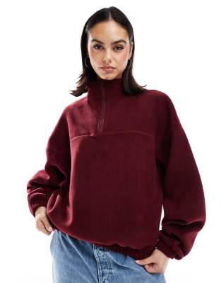 ASOS DESIGN - Fleece-Sweatshirt in Burgunderrot mit kurzem Reißverschluss