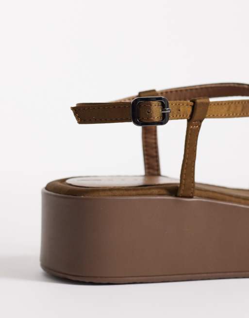 ASOS DESIGN – Fleetwood – Olivgröna, platta sandaler i satin med smala remmar, 3 av 4