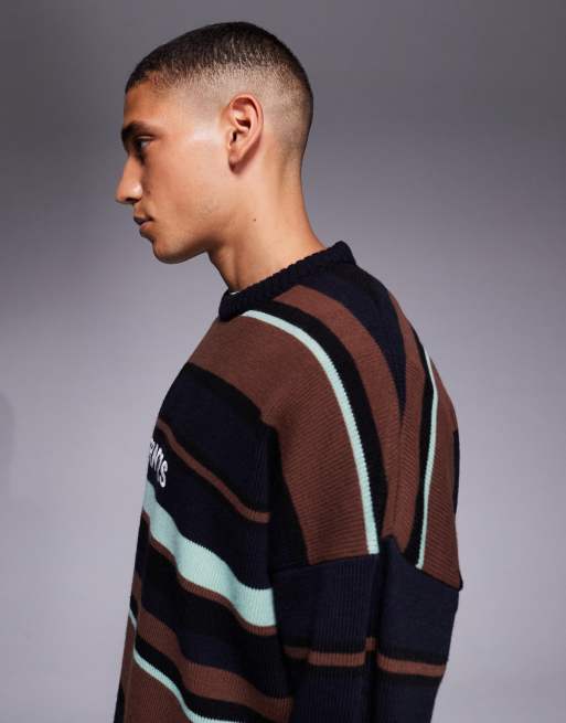 ASOS DESIGN – Flerfärgad, stickad tröja i oversize med randig design och tryck på bröstet, 4 av 5