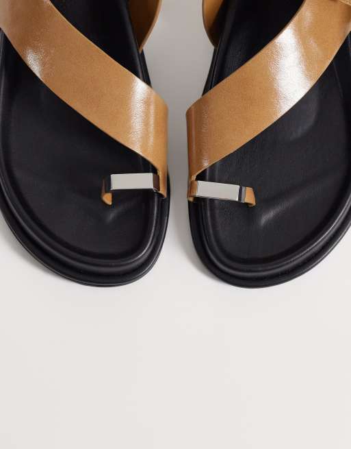 ASOS DESIGN – Fletcher – Kamelbruna sandaler med sula och tåögla i metall, 2 av 4