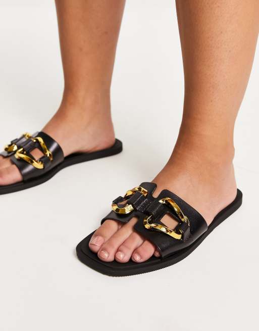 ASOS DESIGN - Fleur - Sandali bassi a pianta larga in gomma con catenina neri, 4 di 4