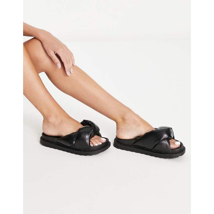 DESIGN Flexing knotted slides in black | ASOS