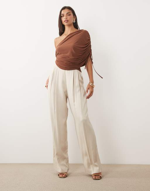 ASOS DESIGN fließendes asymmetrisches Top mit Drapierung und Raffdetail in Braun, 3 von 4