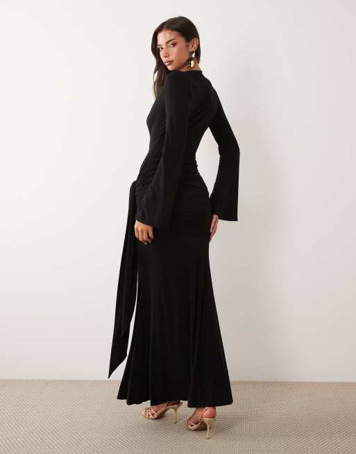ASOS DESIGN fließendes Maxikleid mit tiefem Ausschnitt und Spitzendetails in Schwarz, 3 von 4