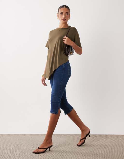 ASOS DESIGN – Fließendes Oversize-T-Shirt in Khaki mit Metalldetail, 2 von 4