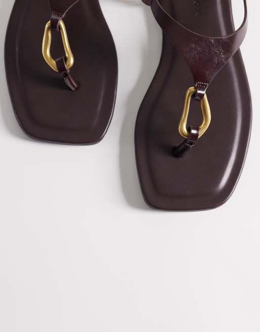 ASOS DESIGN - Flint - Chokoladebrune sandaler med tårem og abstrakt metaldetaljer, 2 af 4