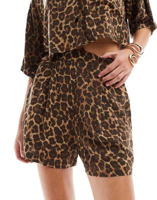 ASOS DESIGN flippy short in animal print, 5 of 5