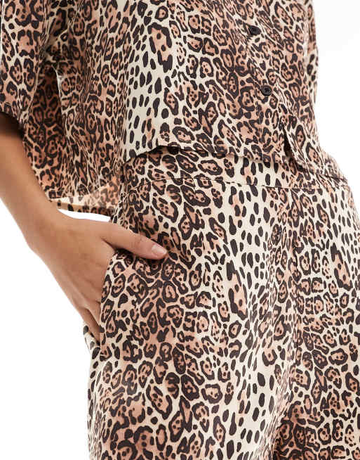 ASOS DESIGN flippy shorts in leopard print, 3 of 5