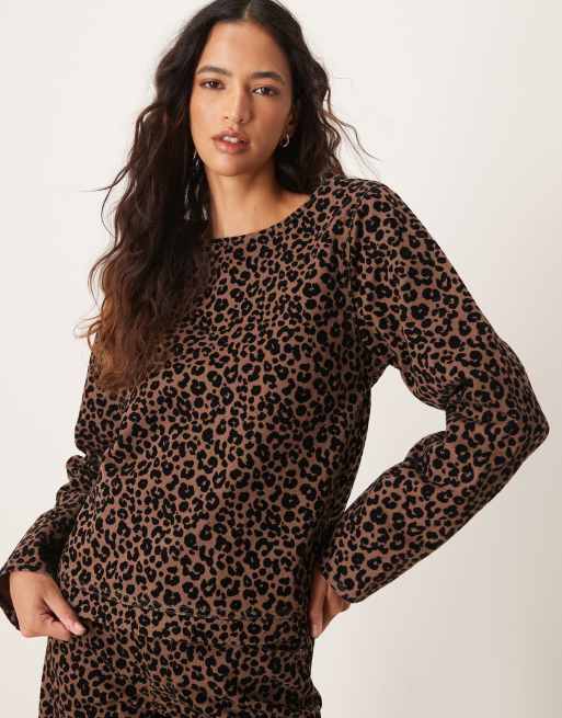 ASOS DESIGN – Flokowany top jeansowy z długimi rękawami w ciemny wzór w panterkę