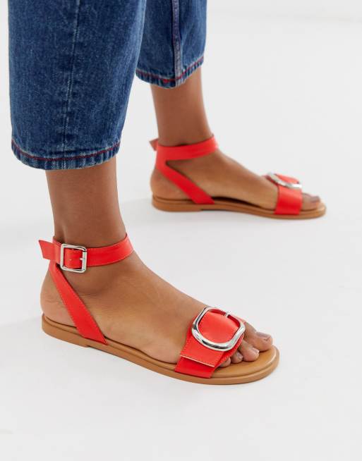 ASOS DESIGN – Flora – Czerwone płaskie sandały