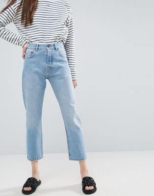 straight leg mid wash jean
